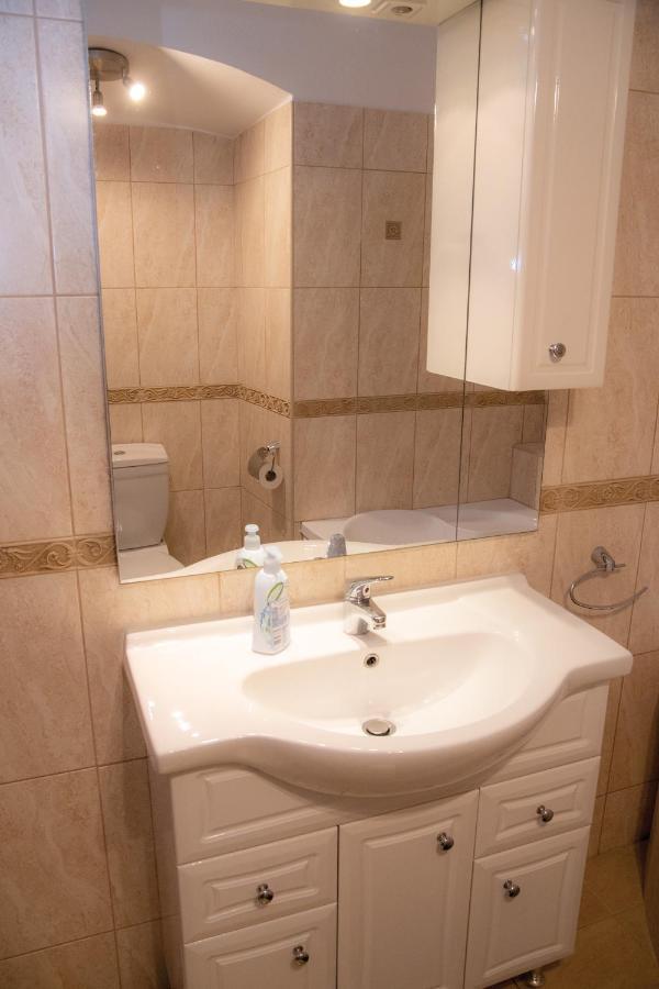 Theatroom Apartman เอ็กเกอร์ ภายนอก รูปภาพ