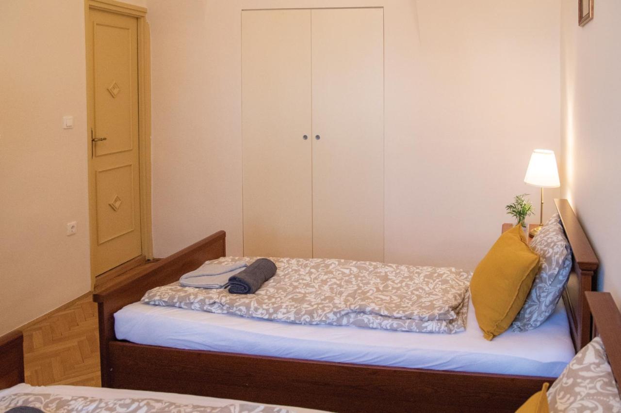 Theatroom Apartman เอ็กเกอร์ ภายนอก รูปภาพ