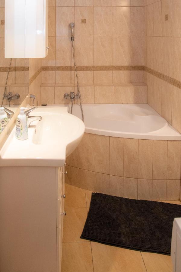 Theatroom Apartman เอ็กเกอร์ ภายนอก รูปภาพ
