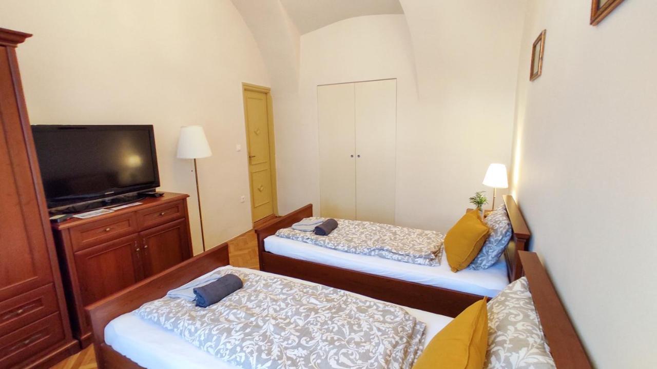 Theatroom Apartman เอ็กเกอร์ ภายนอก รูปภาพ
